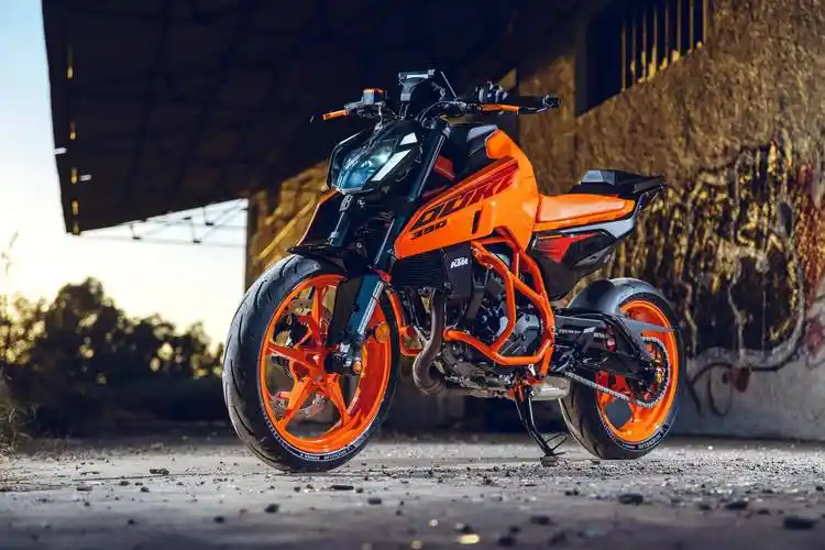 特写:ktm 2024 新一代运动街车 390 duke 原厂改装