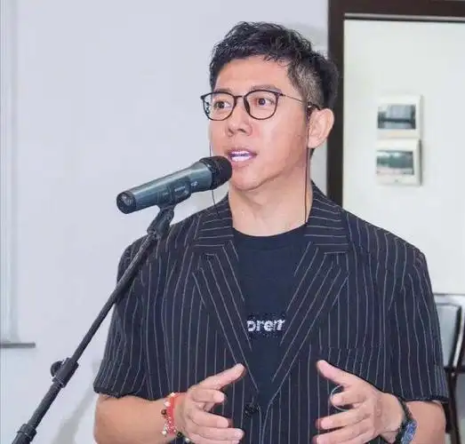 人前是过气明星人后是商业大佬这5位明星个个闷声发大财