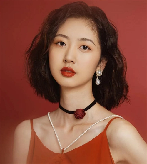 复古港风中短发 打造优雅港风美人_时尚发型 - 美发站