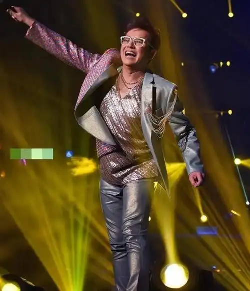 歌王谭咏麟:把上亿资产全留给原配,只为最终让私生子认祖归宗!