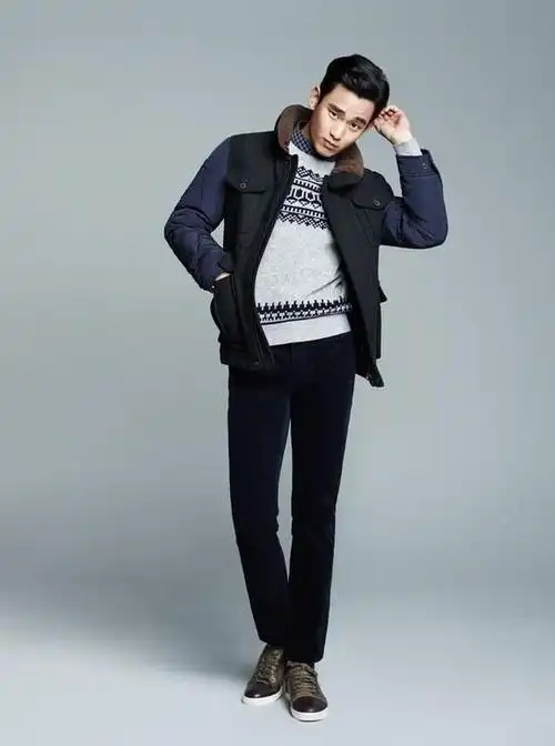 肌肉男:金秀贤冬装写真 调皮帅气俘获女性芳心-小虾米