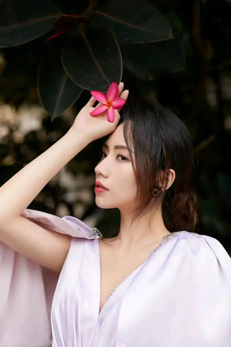 刘惜君精美壁纸:歌甜人美,清纯可人!