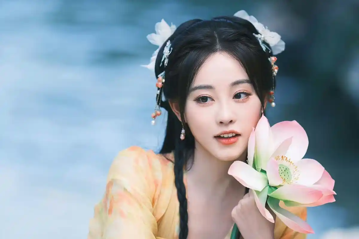 你可以永远相信祝绪丹的古装,临波顾影,采荷摘果,这是什么夏日仙女啊