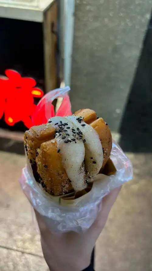 江西小吃,江汉路排队买的油条包麻糍