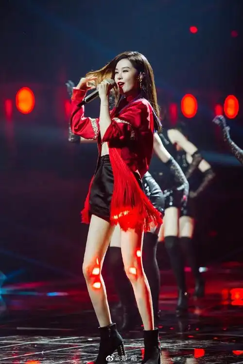 快女的时候爱上了郁可唯的腿和声音蒙面唱. 来自_诗乌安 - 微博