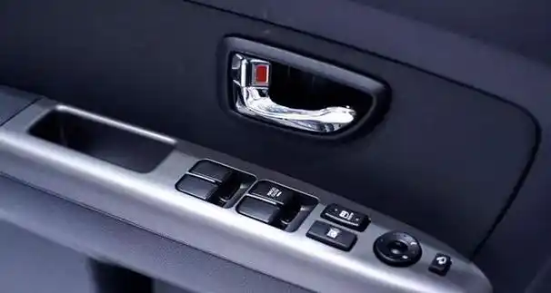 汽车中控门锁失灵修复小技巧