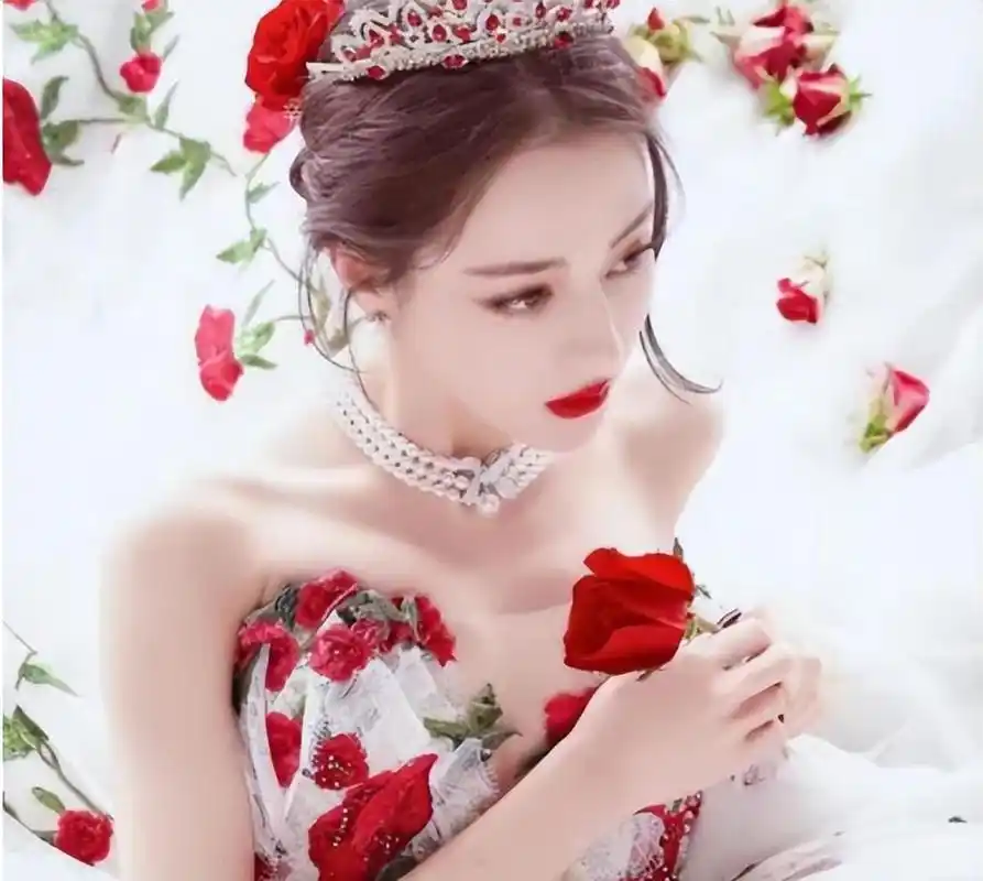 这几张可谓是迪丽热巴封神的照片,让我舔一会[色]