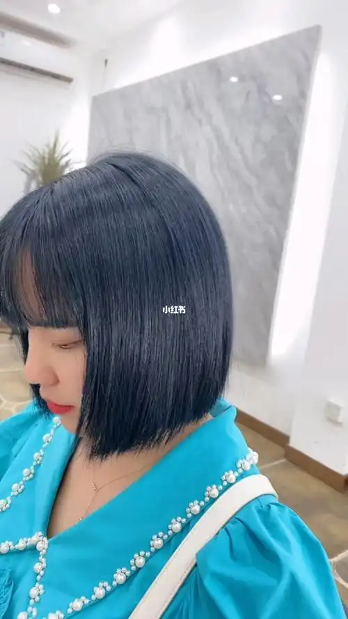 蓝黑色 #短发_瑞丽丝美业(筠连二店)攻略_蓝黑色_短发_美业_时尚_发型