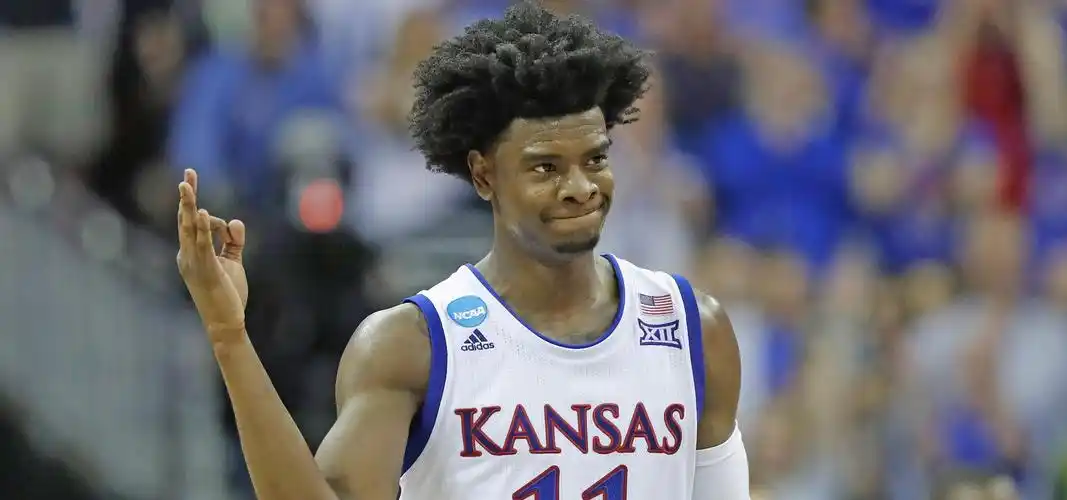 josh jackson堪萨斯大学,大一,小前锋身高2米03,体重92公斤大一(2016