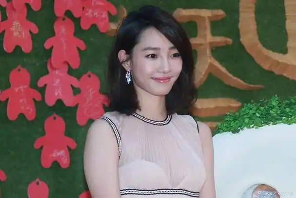 作为一位备受瞩目的年轻女演员,白百合的成长故事和成功作品引起了