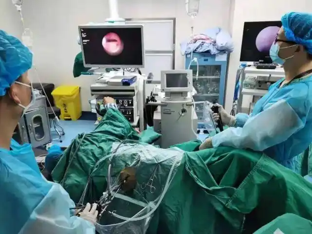 双镜合璧彭医泌尿外科成功为60多岁肾铸型结石患者实施微创手术