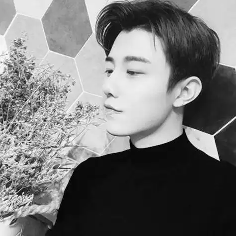 黑白男生头像高冷气质 男生头像痞帅黑白