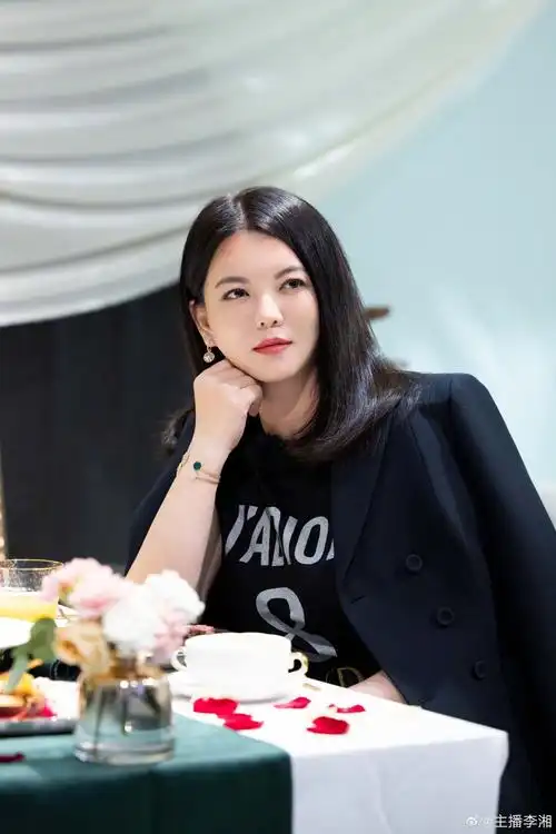 李湘年轻时的最美照片,她那么胖为什么不减肥?