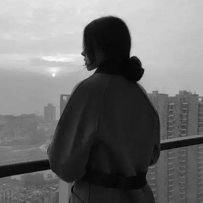 2021最火的孤单伤感女生头像