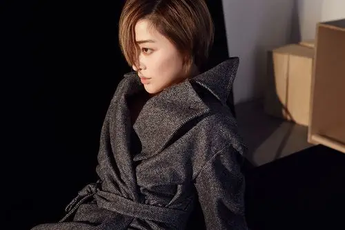 梅婷率性风写真曝光 展现午后迷离慵懒风情