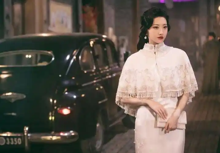 原创司藤中景甜28套旗袍造型霸气女王万种时尚实力演绎人间富贵花