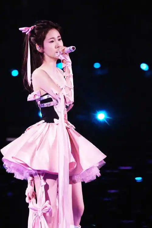 张碧晨超话96#张碧晨2024今儿个开心巡回演唱会#  奏响热恋狂想曲