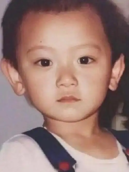 照,很多网友都保持着好奇的态度,毕竟大家想知道明星小时候长什么样子