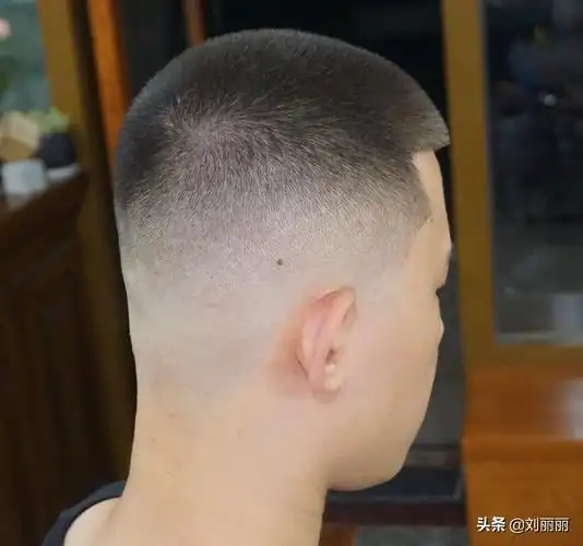 男胖人适合的发型图片男士胖人适合什么发型图片