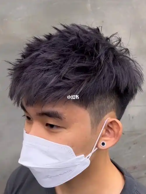 男生前刺发型