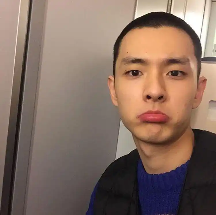 也有很多男生想挑战圆寸造型,浑身散发着荷尔蒙