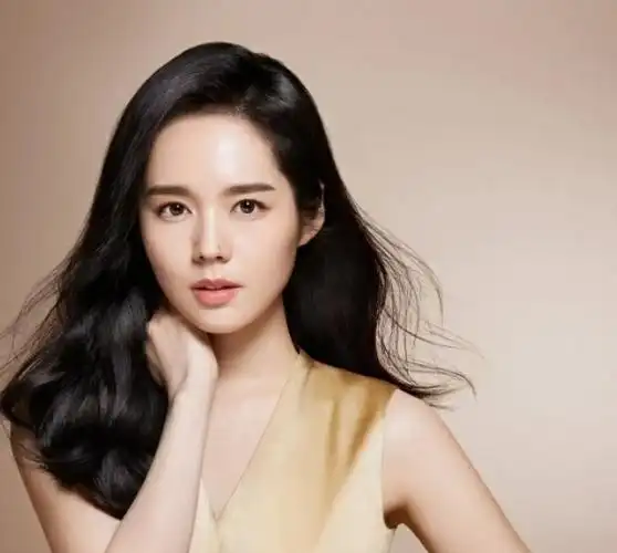 头像照剧照韩佳人图片大全韩佳人(han ga in),本名"金贤珠",1982年2月