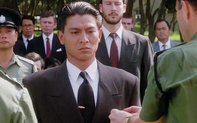 向华强客串雷洛传出演蓝刚探长与雷洛一起得奖表彰