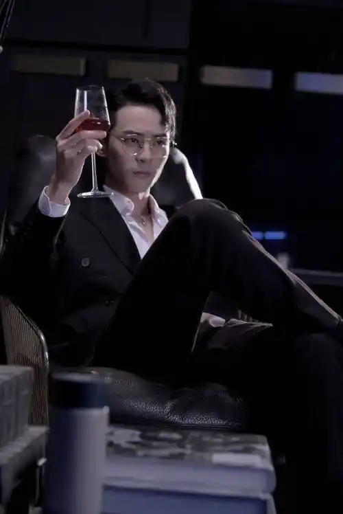 甜宠短剧我在虐文撩男神反派霸总肖慕尘引关注