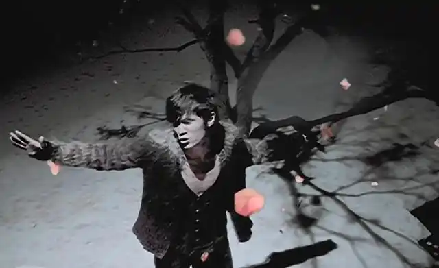 《发如雪》是由周杰伦作曲,方文山填词,林迈可编曲,收录在周杰伦专辑