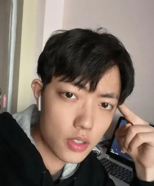 网红玖月也去拍戏了,因撞脸肖战走红,古装造型却有点一言难尽_cos