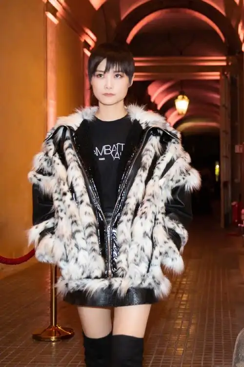 李宇春机车皮酷美写真图片,李宇春图片-第8图