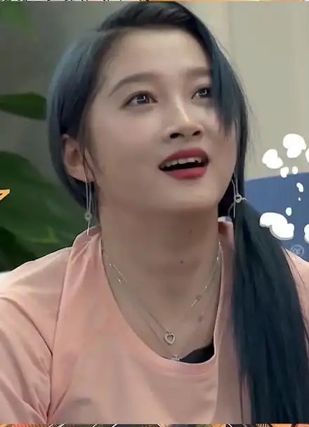 关晓彤人生第一次倒立