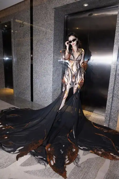 杨颖@angelababy 烈焰蝴蝶造型好美……__财经头条