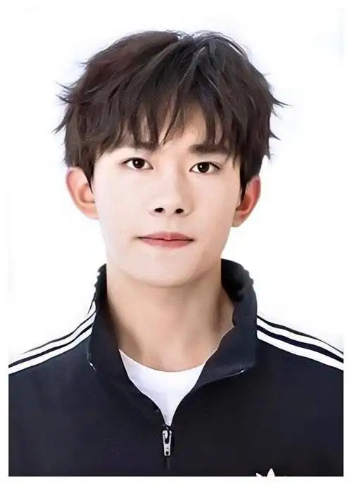 易烊千玺 × 绝杀证件照 × 单图合集#易烊千玺#每张都是惊心动魄的