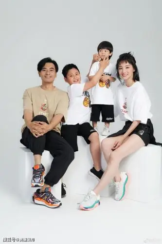 陈龙晒一家四口全家福甜蜜表白章龄之,用行动支持老婆复出拍戏