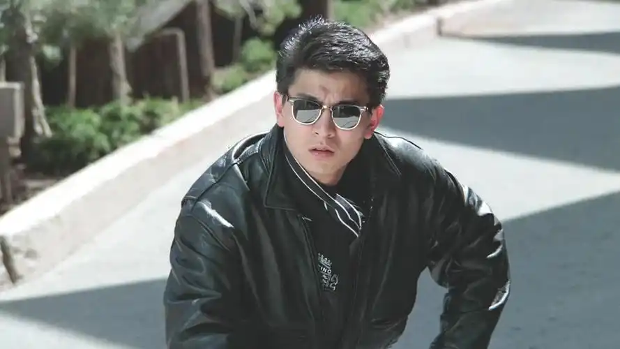 螃蟹(刘德华)是"亚洲第一快手",手速奇快,在赌桌上出神入化.