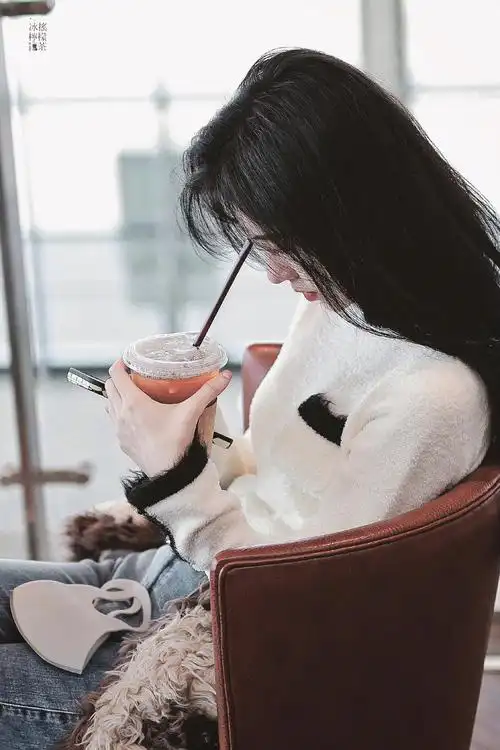 鞠婧祎机场饭拍图也太美了吧