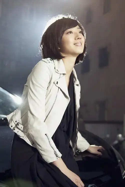 背景桂纶镁人物壁纸