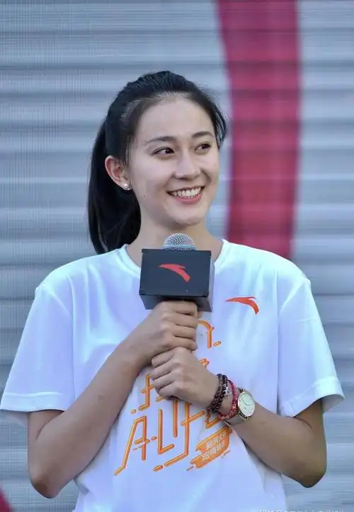 体操女神张豆豆晒美拍身材紧致傲人气质不俗小仙女气十足