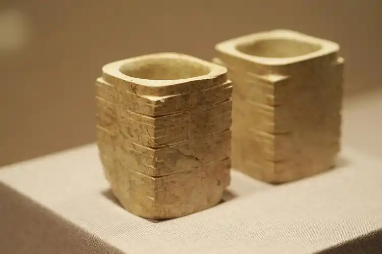 新石器时代良渚文化双联玉琮杭州市余杭博物馆藏