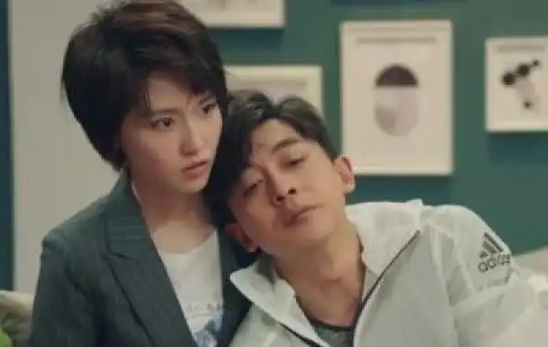 成果采访时称自己是张伟的爱人谁注意到张一铎说了啥这是吃醋了吗