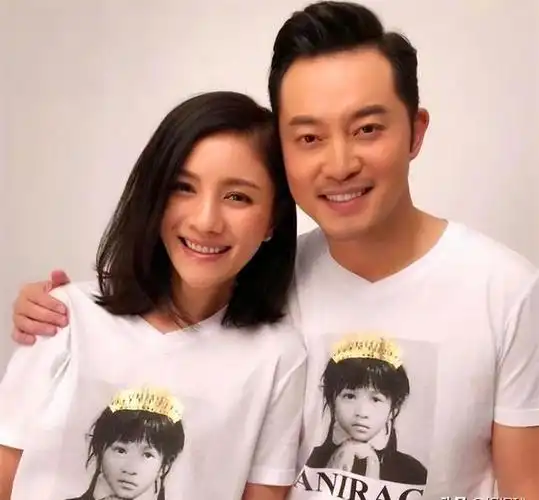 娱乐圈模范夫妻沙溢和胡可告诉我们强扭的瓜不一定不甜