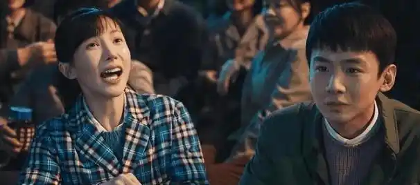 金晨十几年前原来长这样,脑门饱满下巴方正,和现在不一样