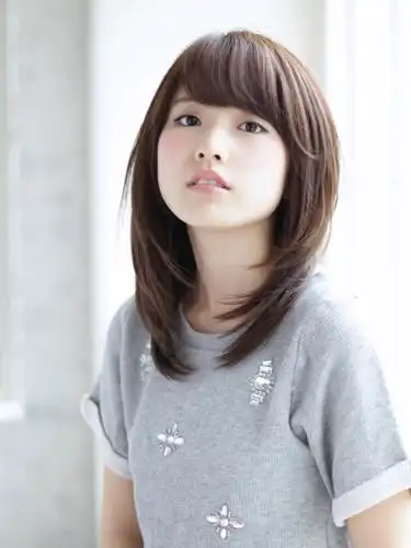 韩式刘海中长发型中长发剪裁出碎发的效