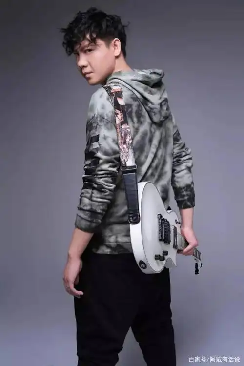 朱微玮,其实她就是艾伦的老婆,基本现在就在幕后工作,曾经是夏洛特