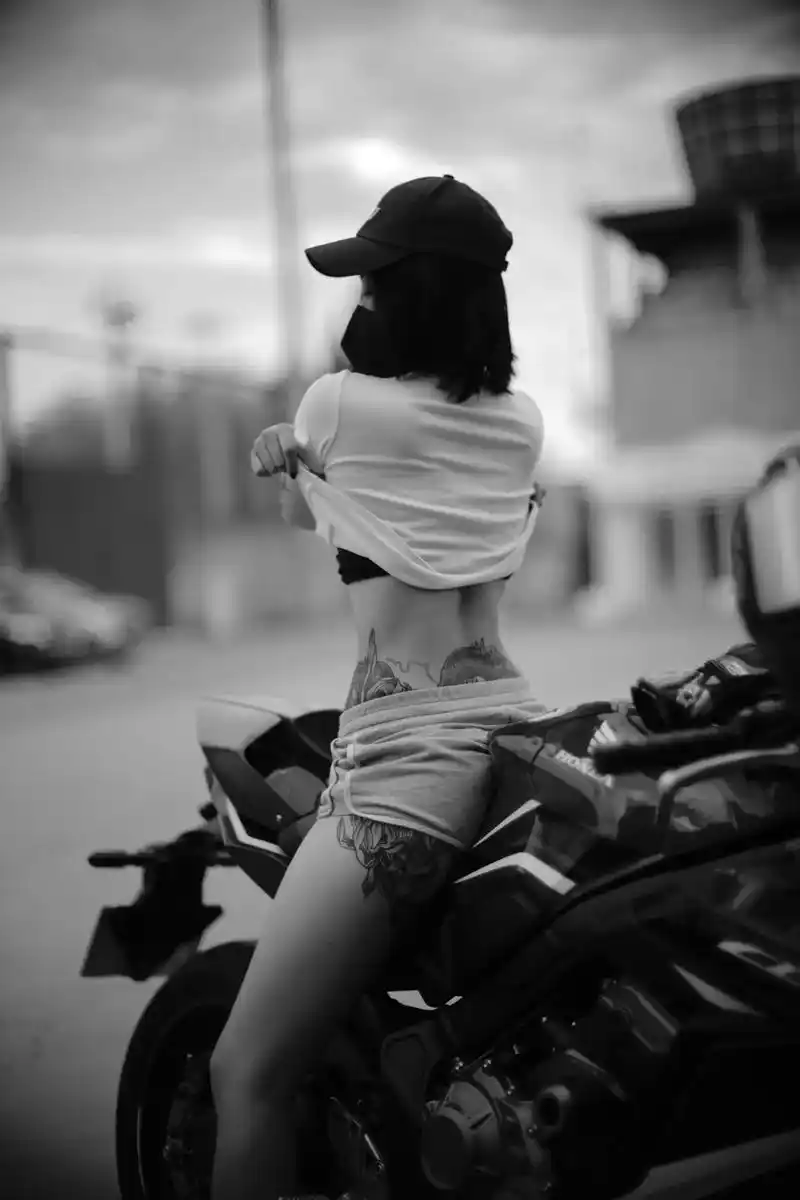 亲戚:你知道纹身这东西会跟你一辈子吗?我:知道啊,比你的婚姻 - 抖音