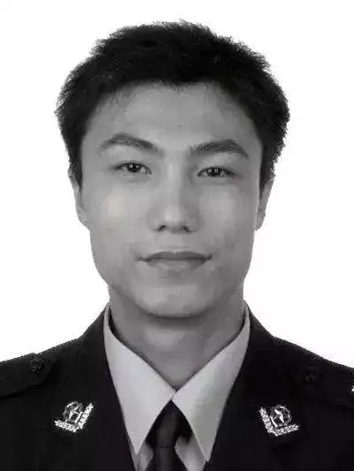 新年第一天,浙江这个男人倒在了工作岗位上,他和女