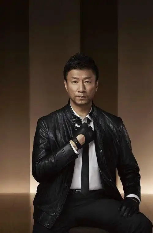 "叔圈颜王"孙红雷高调支持国货,但也不忘保暖养生,简单却干练|西装