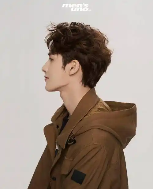 朱正廷全新大片上线,连换6套造型,美少年变身型男范_percent_nine