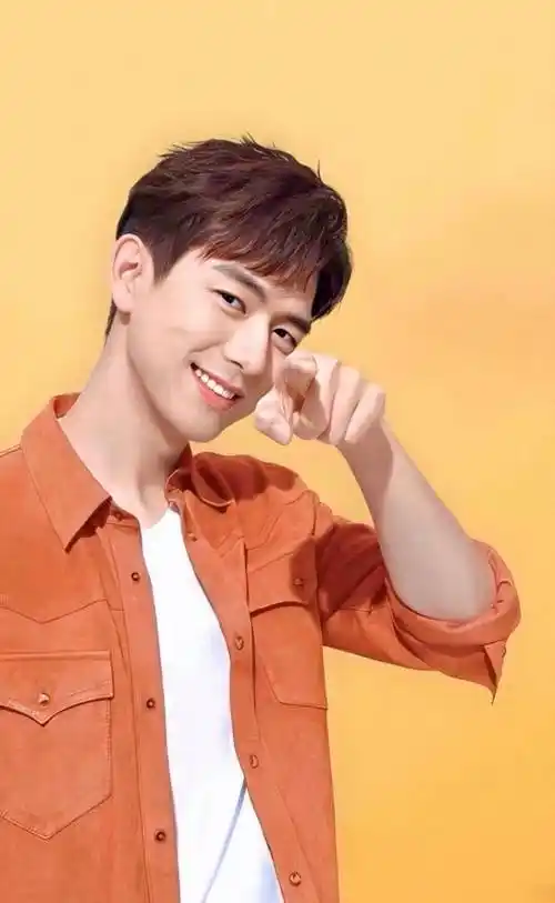 原创李现最新的大片实在太温柔禁欲系衬衫配可爱小表情实力反差萌